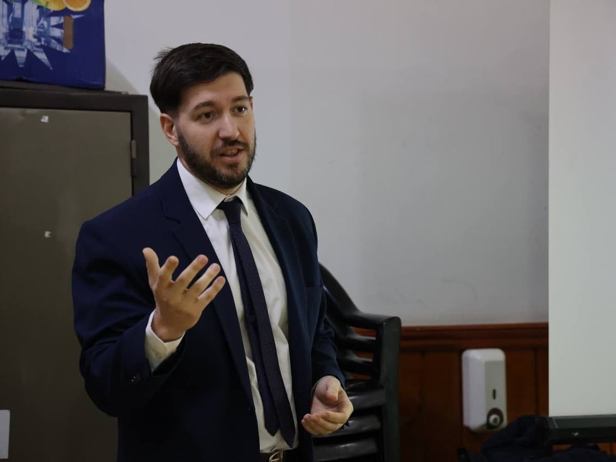 Acercándonos a la Comunidad” brindó herramientas para la prevención de riesgos digitales a estudiantes de la EPET